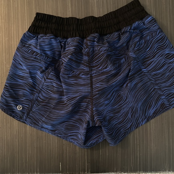 Lululemon shorts - Picture 4 of 6